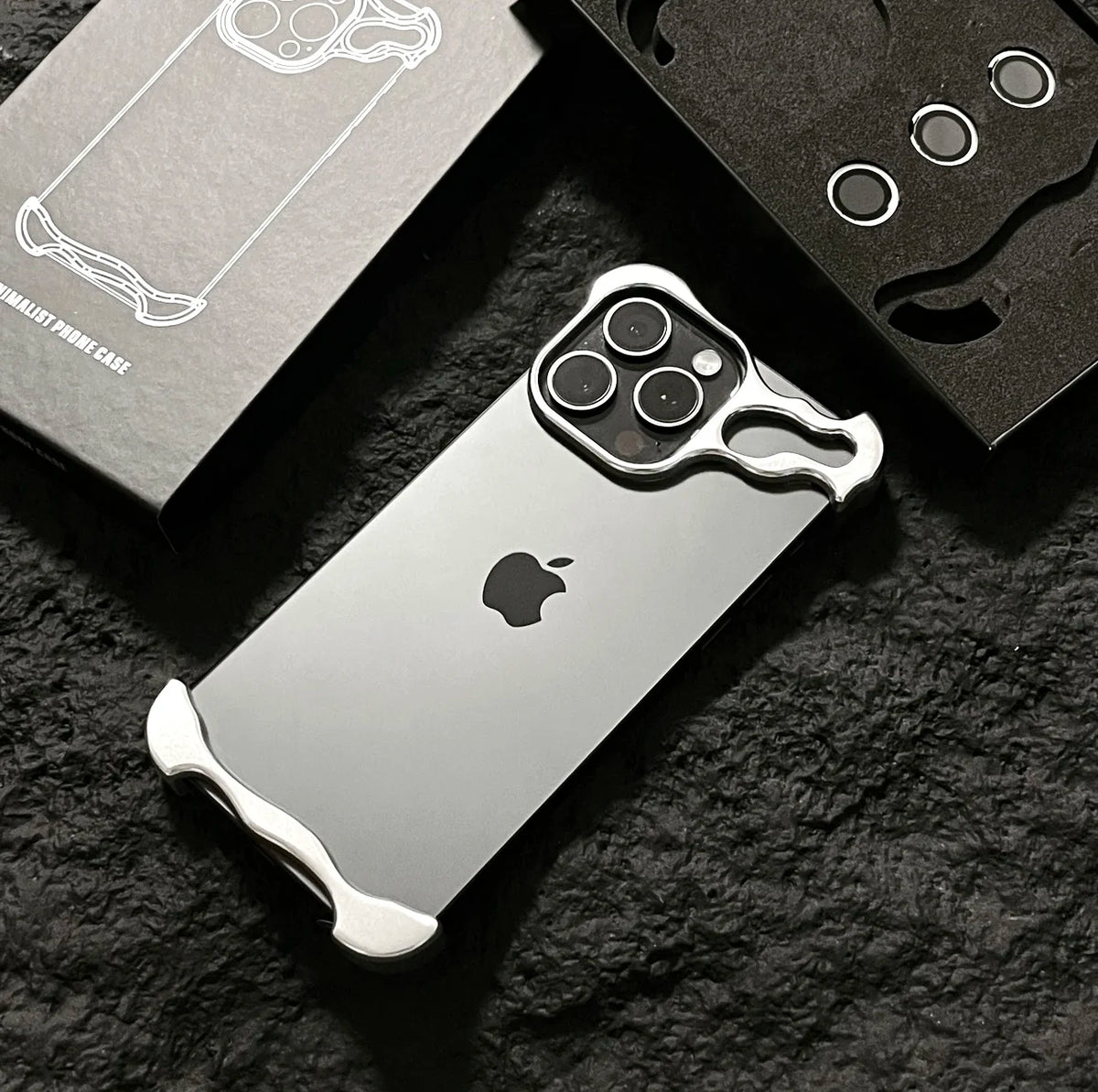 Funda Bumper de Metal para iPhone – Diseño Irregular, Protección de Lente, iPhone 13 al 18 Pro Max